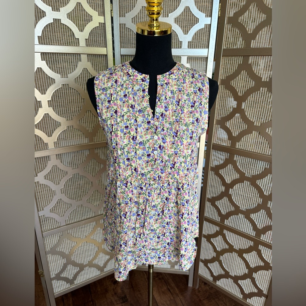 NWT | Suzanne Betro Floral button-front sleeveless top | Small